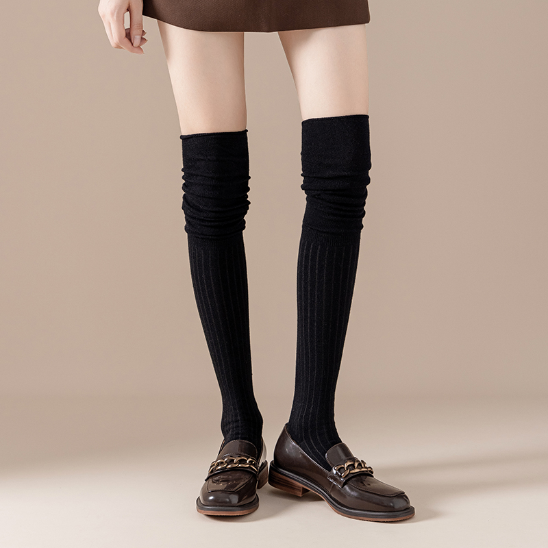 Tất cotton cao đến đầu gối màu đen gợi cảm dành cho nữ
