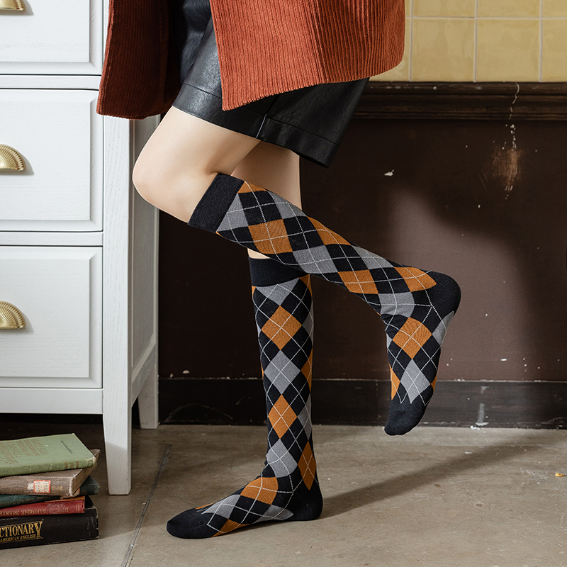 Tất cotton dài qua đầu gối họa tiết kim cương dành cho nữ