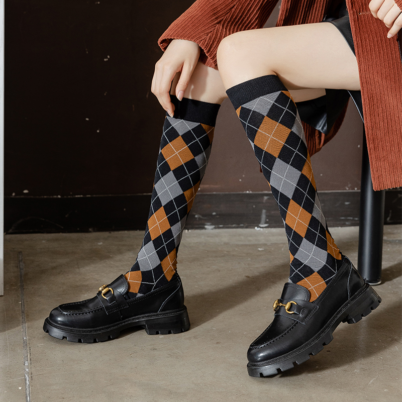 Tất cotton dài qua đầu gối họa tiết kim cương dành cho nữ